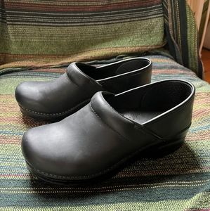Dansko Professional Clogs size 38 matte black